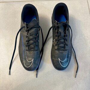 Professional Nike Soccer shoes for teenager